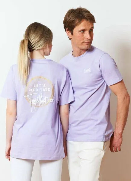 SPARKLES OF LIGHT SPARKLES OF LIGHT Yoga Shirt | LET'S MEDITATE TOGETHER, Lila, – Produktbild 2 von 2