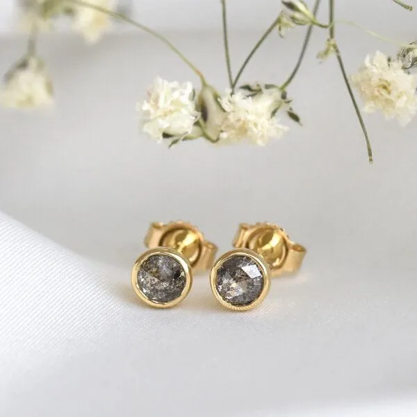 Eppi Eppi Goldene Ohrringe mit 0.52ct Salt'n'Pepper Diamanten Gledina, Weiss, – Produktbild 2 von 4
