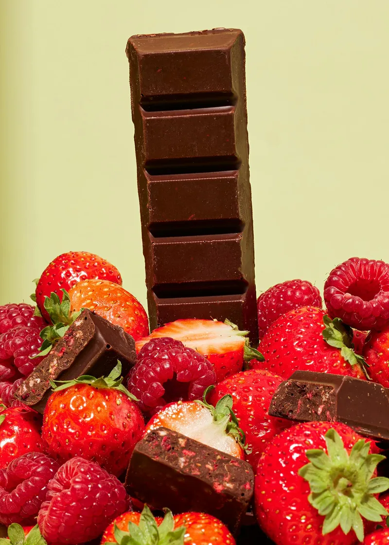 KoRo Veganer Bio Schokoriegel mit Beeren 50 g – Produktbild 4 von 5