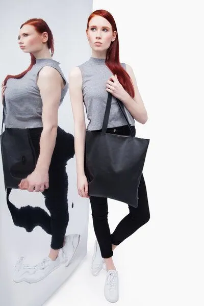 ELEKTROPULLI Ledertasche FIRU von ElektroPulli, Schwarz glattleder, – Produktbild 4 von 4