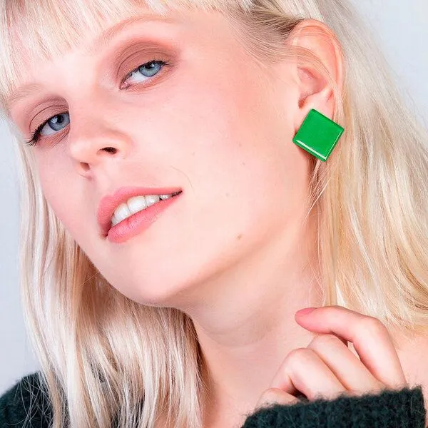 ALEXASCHA ALEXASCHA Auffällige Statement Ohrclips aus Glas | PUREFORM, Moosgrün, – Produktbild 1 von 4
