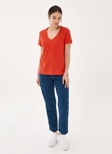 ORGANICATION ORGANICATION Basic T-Shirt aus Bio-Baumwolle mit V-Ausschnitt, Red, – Produktbild 2 von 4