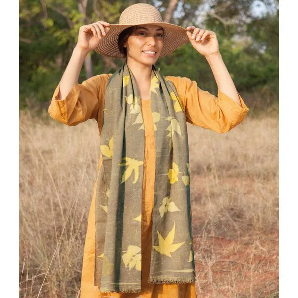 Sundara Sundara Schal aus 100% Bio-Baumwolle – ECO PRINT, Dunkelgrau, – Produktbild 4 von 4