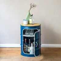 Lockengelöt Lockengelöt Minibar mit Tür aus einem kleinen Ölfass Hamburger Ölfass, made in Hamburg. – Produktbild 1 von 1