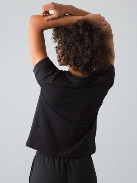 Honest Basics Honest Basics Damen Flügelärmeln T-Shirt aus Bio- und recycelter Baumwolle, Schwarz, – Produktbild 4 von 4