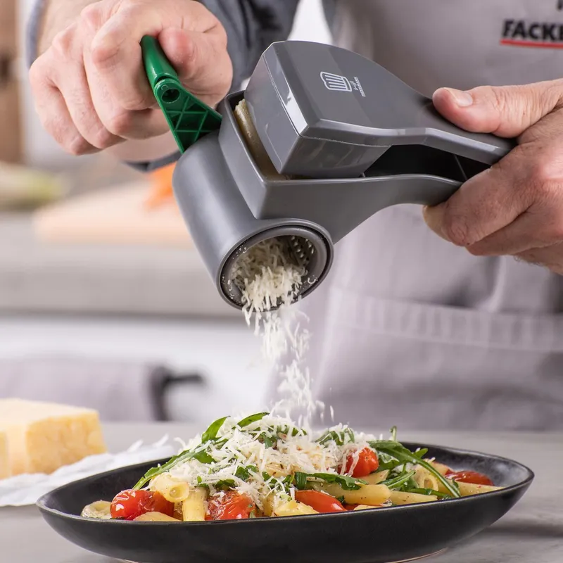 Chefkoch trifft Fackelmann Chefkoch trifft Fackelmann Trommelreibe mit 3 Edelstahl-Trommeln – Produktbild 2 von 3