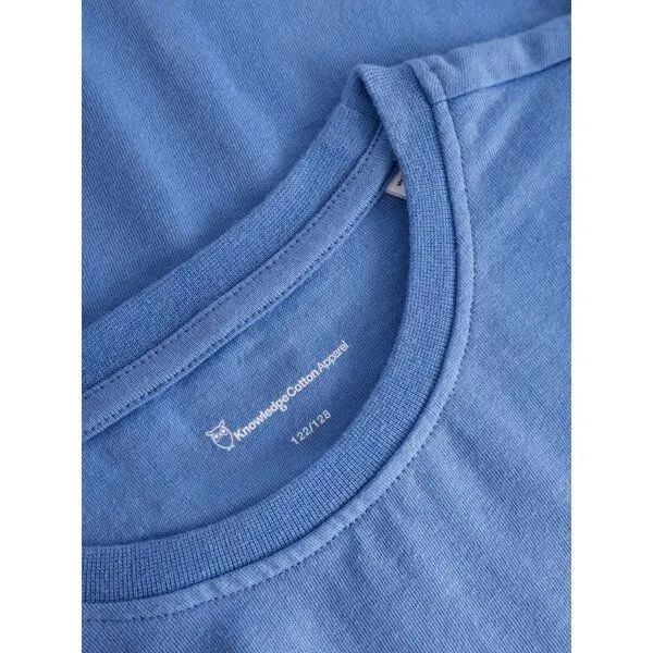 KnowledgeCotton Apparel KnowledgeCotton Apparel Kids T-Shirt BADGE aus Bio-Baumwolle, Blau (moonlight blue), – Produktbild 3 von 4
