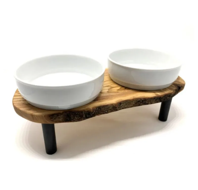 Olivenholz erleben Olivenholz erleben Futterstation erhöht, 2-in-1 Futter- & Trinkstation RUSTY PLUS, 2x 0,9 l Schalen, Porzellan, Gesunde Haltung beim Fressen & Trinken durch erhöhte Schalen – Produktbild 3 von 5