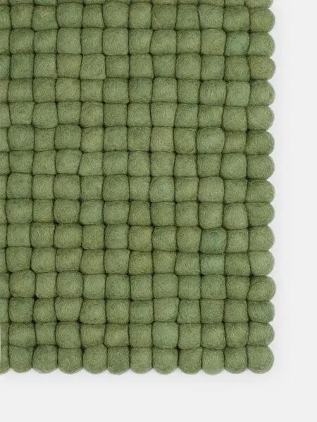 myfelt myfelt Filzkugelteppich rechteckig, 100% Schurwolle, Dunkelgrün (kaspar), – Produktbild 1 von 4