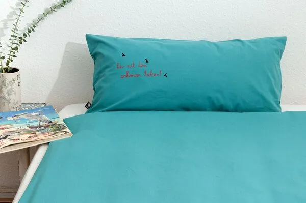 Hirschkind Hirschkind Bio-Kissenbezug 'her mit dem schönen leben!' türkis 80*40 cm – Produktbild 1 von 1
