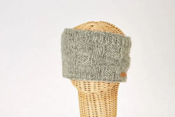 short'n'pietz short'n'pietz Schurwollstirnband, handgestrickt mit Schachbrettmuster, Hellgrau, – Produktbild 1 von 1