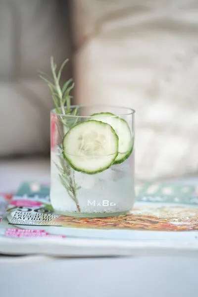 MaBe MaBe Nachhaltiges Trinkglas 1 Stk - handgefertigt aus leergetrunkenen Weinflaschen - 250ml, Transparent, – Produktbild 2 von 7