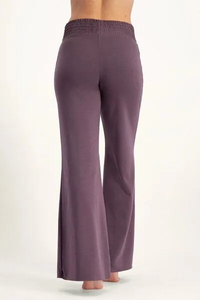 Urban Goddess Urban Goddess Flow Weite Yoga-Hose, Berry (lila), – Produktbild 3 von 3
