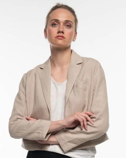 Alma & Lovis Alma & Lovis Trendiger Short Blazer aus reinem Leinen | Leinen Blazer, Humus (natur), – Produktbild 3 von 4