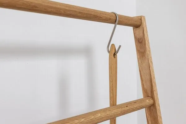 kleiderleiter_de kleiderleiter_de Handtuchhalter/ Handtuchständer MARTEN aus massivem Eichenholz – Produktbild 4 von 4
