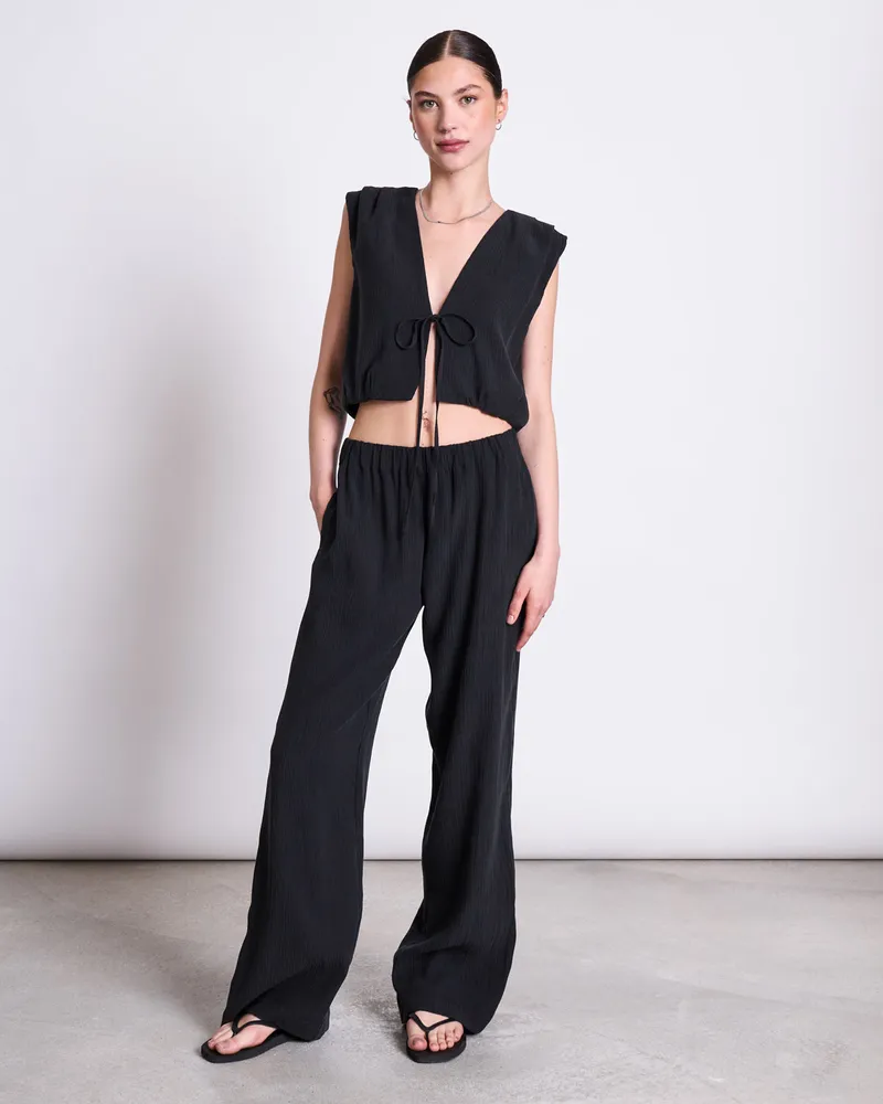 JAN N JUNE JAN 'N JUNE Damen vegan Top Crinkle Krawatte Stroget Schwarz, Schwarz, – Produktbild 1 von 2