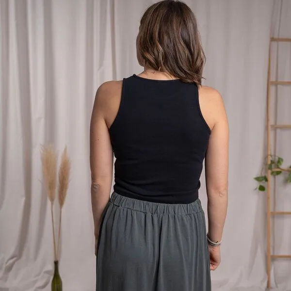 Vresh Clothing Vresh Clothing Rib Viona - Crop Top aus Biobaumwolle, Schwarz, – Produktbild 2 von 4