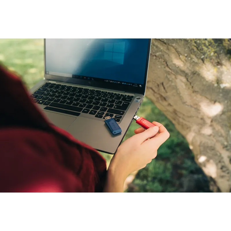 Verbatim Verbatim USB-Stick "Store'n'go Slider" USB 2.0, 32 GB rot, blau, 2 Stk. – Produktbild 1 von 4