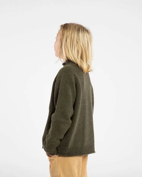 MATONA Matona Strickpullover mit kleinem Kragen für Kinder / Raglan High Neck Sweater, Olive, – Produktbild 2 von 4