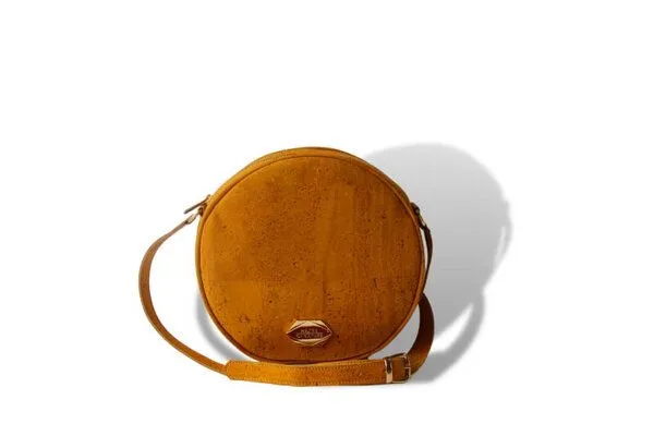 MATES OF NATURE MATES OF NATURE Circle Bag | Runde Korkleder-Handtasche, Mustard (gelb), – Produktbild 2 von 4