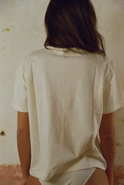 Nénés Nénés Zeitloses T-Shirt, Ecru, – Produktbild 2 von 4