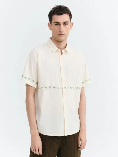 thinking mu thinking mu Herren Shirt - Embroidery Tom - aus Bio-Baumwolle, Pannacota (offwhite), – Produktbild 1 von 3