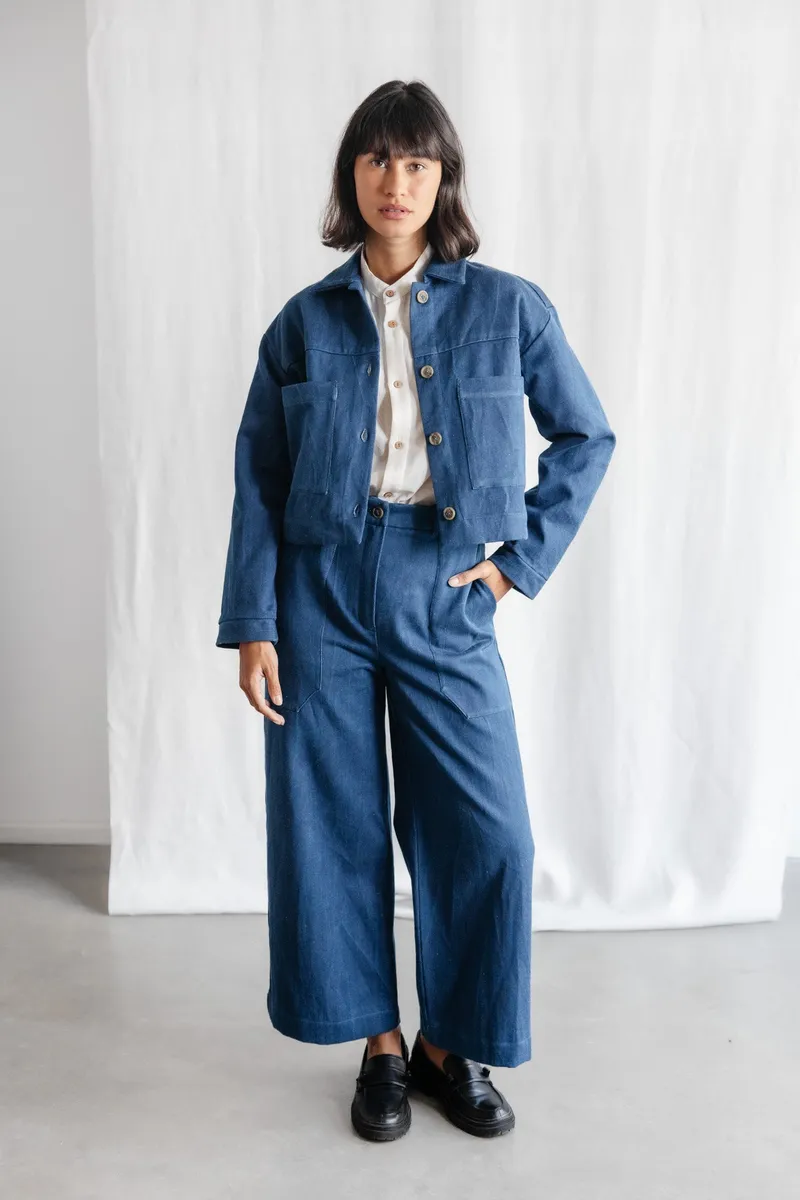 Jyoti - Fair Works Jyoti - Fair Works Damen vegan Kurzjacke Mayur Denim Blau, Dunkelblau, – Produktbild 2 von 2