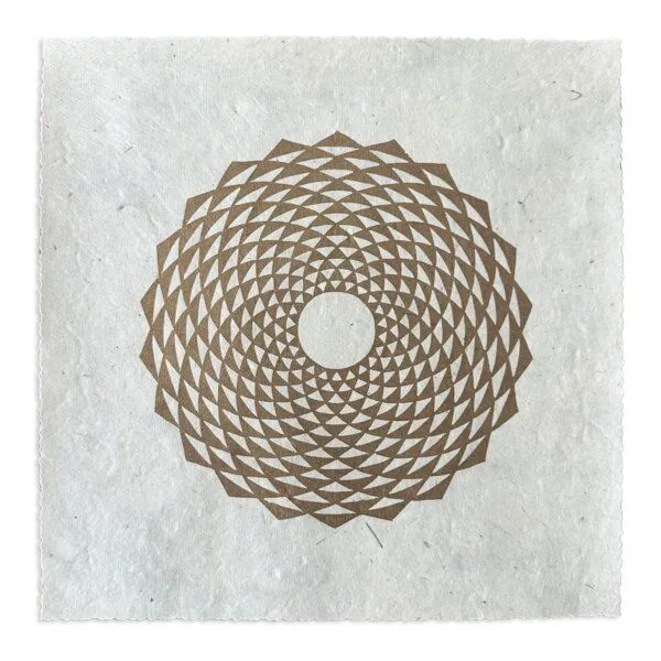 Veskor Cassiopeia Veskor Cassiopeia ETERNA FLORO Heilige Geometrie Linoldruck | 21 × 21 cm | Gold auf Naturweiß – Produktbild 1 von 4
