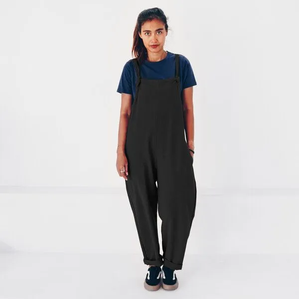 The Driftwood Tales The Driftwood Tales Bequeme, geräumige Baumwoll / Leinen / Viskose Latzhose mit Seitentaschen, Schwarz 100% baumwolle, – Produktbild 2 von 3