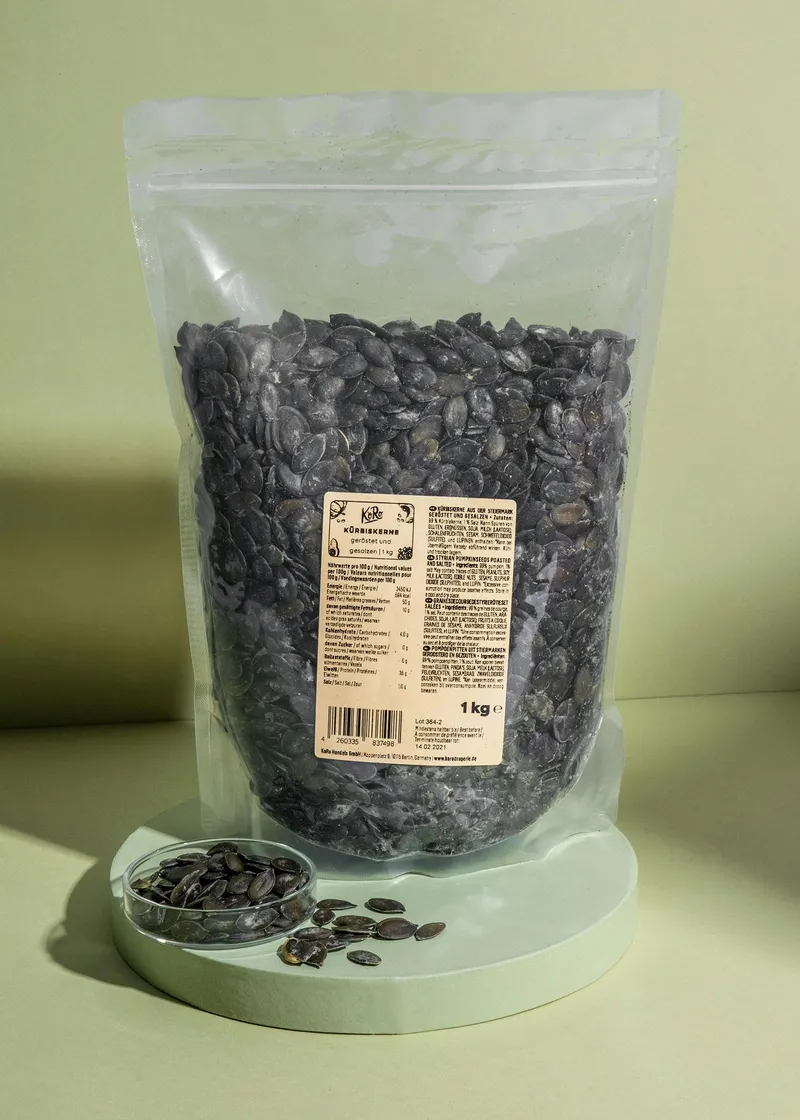 KoRo Geröstete und gesalzene Kürbiskerne aus der Steiermark 1 kg – Produktbild 1 von 5