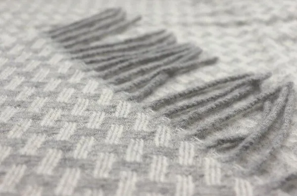 biederlack Kaschmirplaid Vivo von biederlack - 70 % Kaschmir, 30 % Schurwolle, Silber, – Produktbild 3 von 3