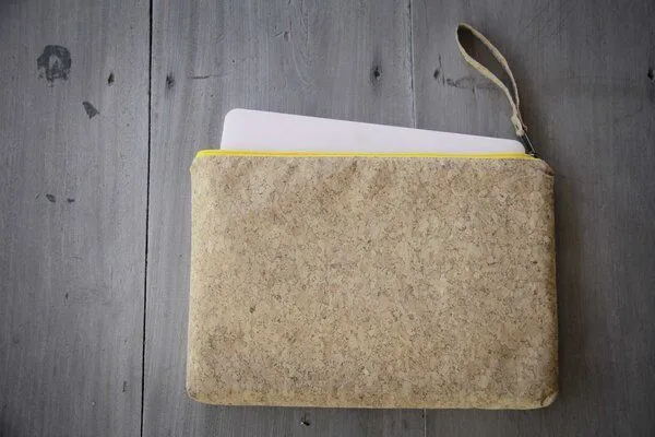 BY COPALA BY COPALA iPad/ Tablet/ Laptop case 12 Zoll, Kork Hülle MacBook Tasche, Natur, – Produktbild 3 von 3