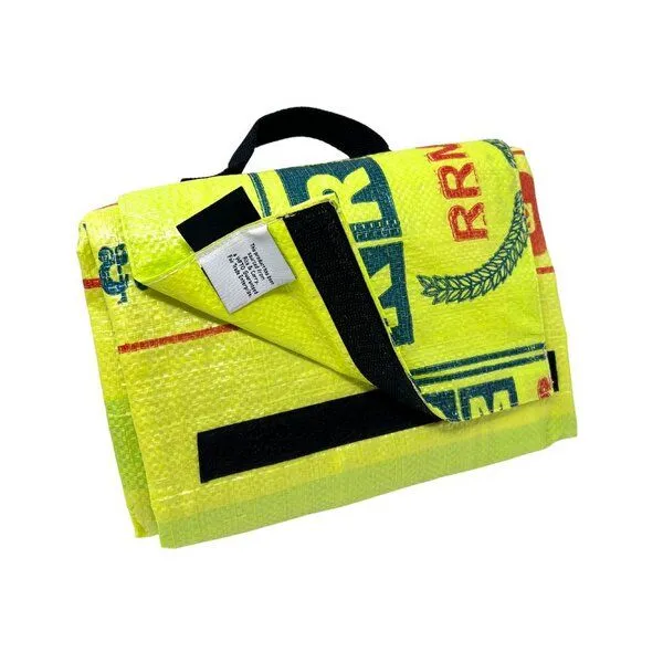 GOOPSI GOOPSI Faltbare Outdoordecke aus Reissack – Kinderdecke, Picknickdecke, Hundedecke - Fairtrade, Lemon, – Produktbild 1 von 4