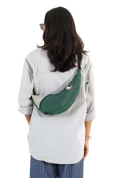 Ticket to the Moon Ticket to the Moon upcycled Bauchtasche/Crossbody Umhängetasche "Sling Bag", Dunkelgrün-jade green, – Produktbild 3 von 4