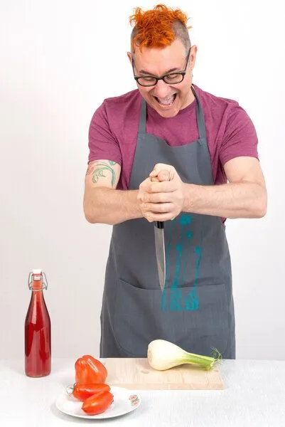Hirschkind Hirschkind Handgewebte graue Fair-Trade & Bio-Kochschürze "Distel" – Produktbild 3 von 4