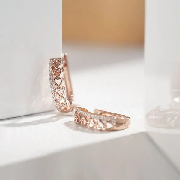 Eppi Eppi Runde Ohrringe mit Lab Grown Diamanten und Herzen Emmalyn, Weiss, – Produktbild 4 von 4