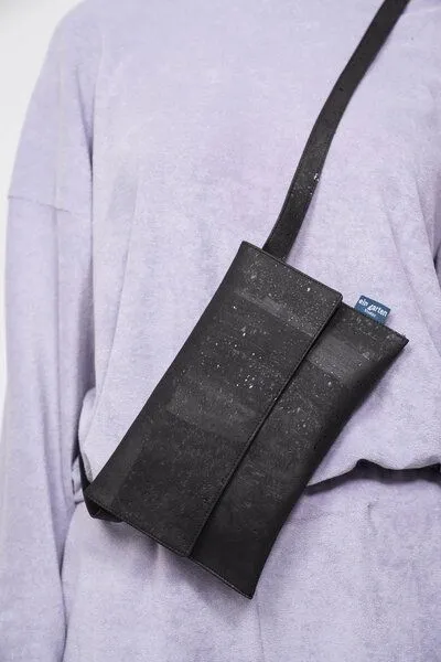 ein garten Studios ein garten Studios Bauchtasche -Hipbag Clap- aus Kork, Natural, – Produktbild 3 von 3