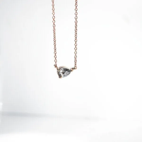 Eppi Eppi Halskette mit Salt and Pepper Diamant in Birnenform Maliah, Weiss, – Produktbild 4 von 4