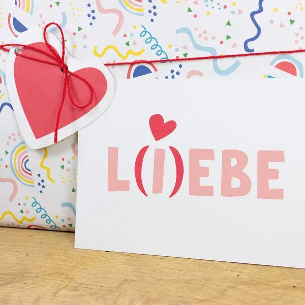 Bow & Hummingbird Bow & Hummingbird Postkarte "L(i)ebe" aus Recyclingpapier – Produktbild 2 von 3