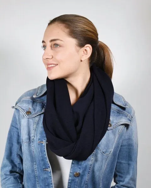 Susan's Fashion Susan's Fashion dunkelblauer Loopschal Melody aus Biomerinowolle, Blau, – Produktbild 2 von 2