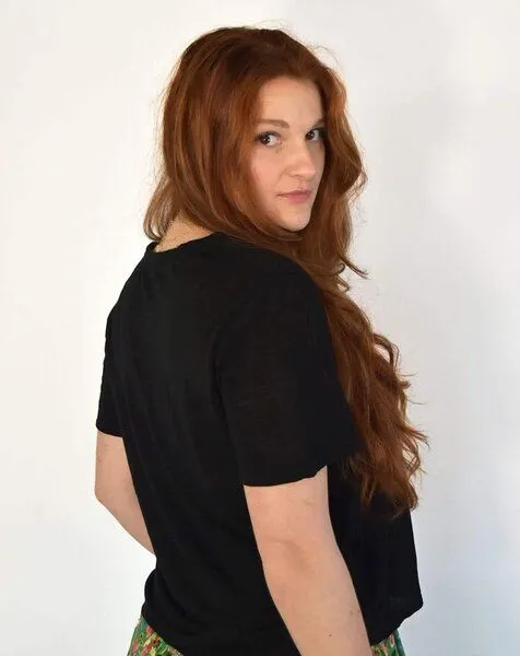 Aatise Aatise Reines Leinen-T-Shirt , V Ausschnitt Zesi, Schnitt Oversize, Schwarz, – Produktbild 2 von 2