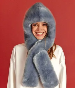 Ashoka Paris Ashoka Paris Kapuzenschal Suzon aus veganem Kunstpelz Himmelblau – Produktbild 1 von 1