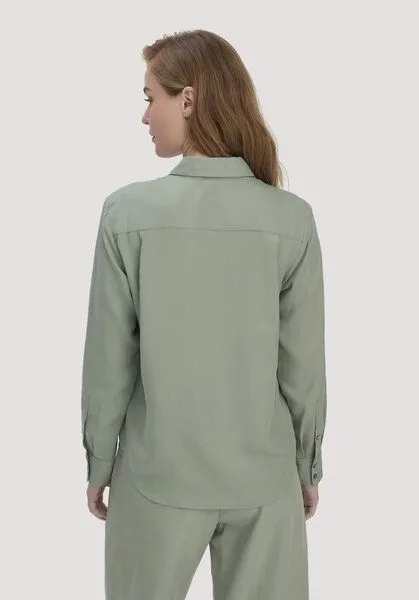 hessnatur hessnatur Bluse Relaxed aus TENCEL Lyocell, Mattgrün, – Produktbild 2 von 4