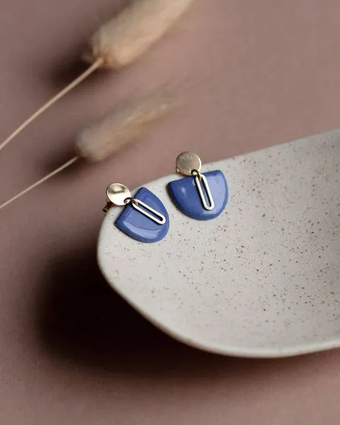 lille mus lille mus Ohrstecker 'Halbkreis Oval' aus Porzellan und 925 Silber, Blau, – Produktbild 2 von 6