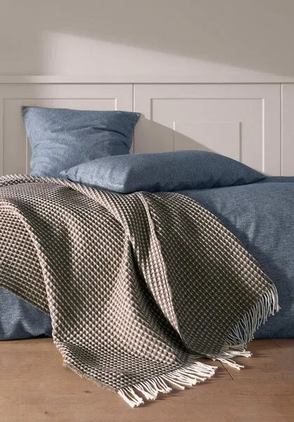 hessnatur hessnatur Wollmix Waffle Plaid YARA aus Bio-Lambswool mit Bio-Baumwolle, Naturbraun, – Produktbild 1 von 4