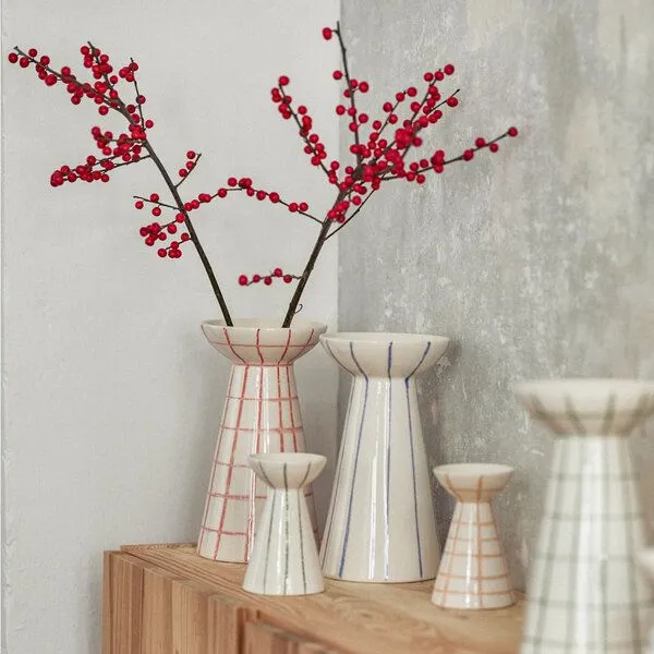 onomao onomao Handgemalte Vase 'Duarte' aus Steinzeug, Rot kariert, – Produktbild 3 von 4