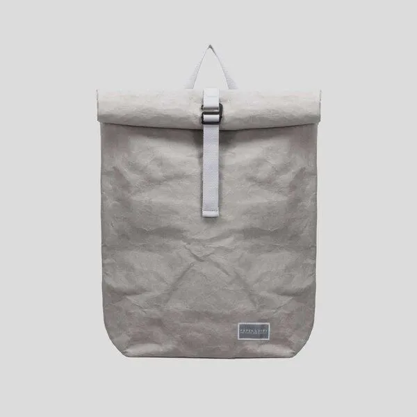 Paper & Sons Paper & Sons Großer Rolltop Rucksack aus Kraftpapier Pine, schwarz, Damen & Herren, 16 Zoll Laptopfach, 22-28 l, vegan, wasserabweisend – Produktbild 2 von 3