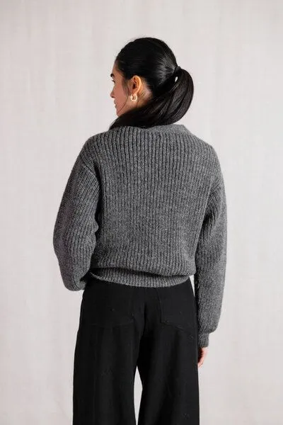 Jyoti - Fair Works Jyoti - Fair Works Baby-Alpaka Strickcardigan Aipena, Dunkelgrau, – Produktbild 2 von 3