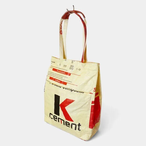 REFISHED fair fashion REFISHED fair fashion Tasche 'BUSINESS BAG' - upcycelte Zementsäcke, #cement beige-schwarz-rot, – Produktbild 2 von 3