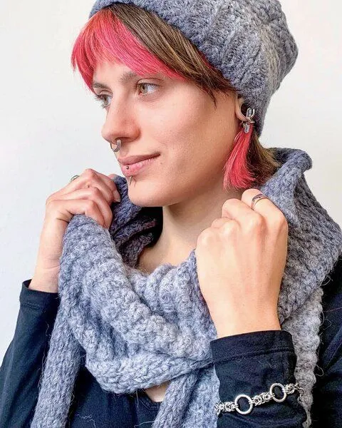 Alma & Lovis Alma & Lovis Strickschal im Colorchange aus Alpaka-Woll-Mix | Degrade Scarf, Dolphin (grau), – Produktbild 2 von 4
